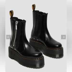 New in box Dr. Martens 2976 Black MAX LEATHER PLATFORM CHELSEA BOOTS Size 7W.